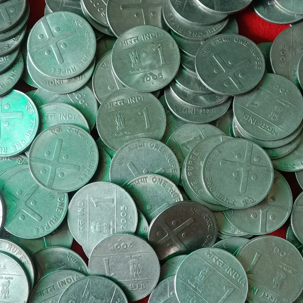 One Rs Scare Cross Coin 2005 Year Mix Mints 50 Pcs Given Good Condition Coins