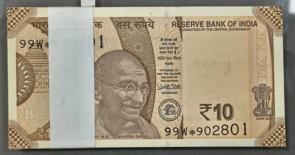 10 Rupees 2018 Star * GEM UNC Star (100 Note) Serial Packet