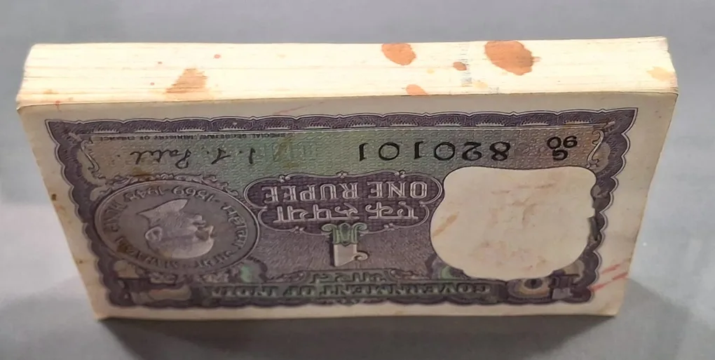 1 Rupees Gandhi Governor I.j.patel Rare 100 Notes Serial Packet