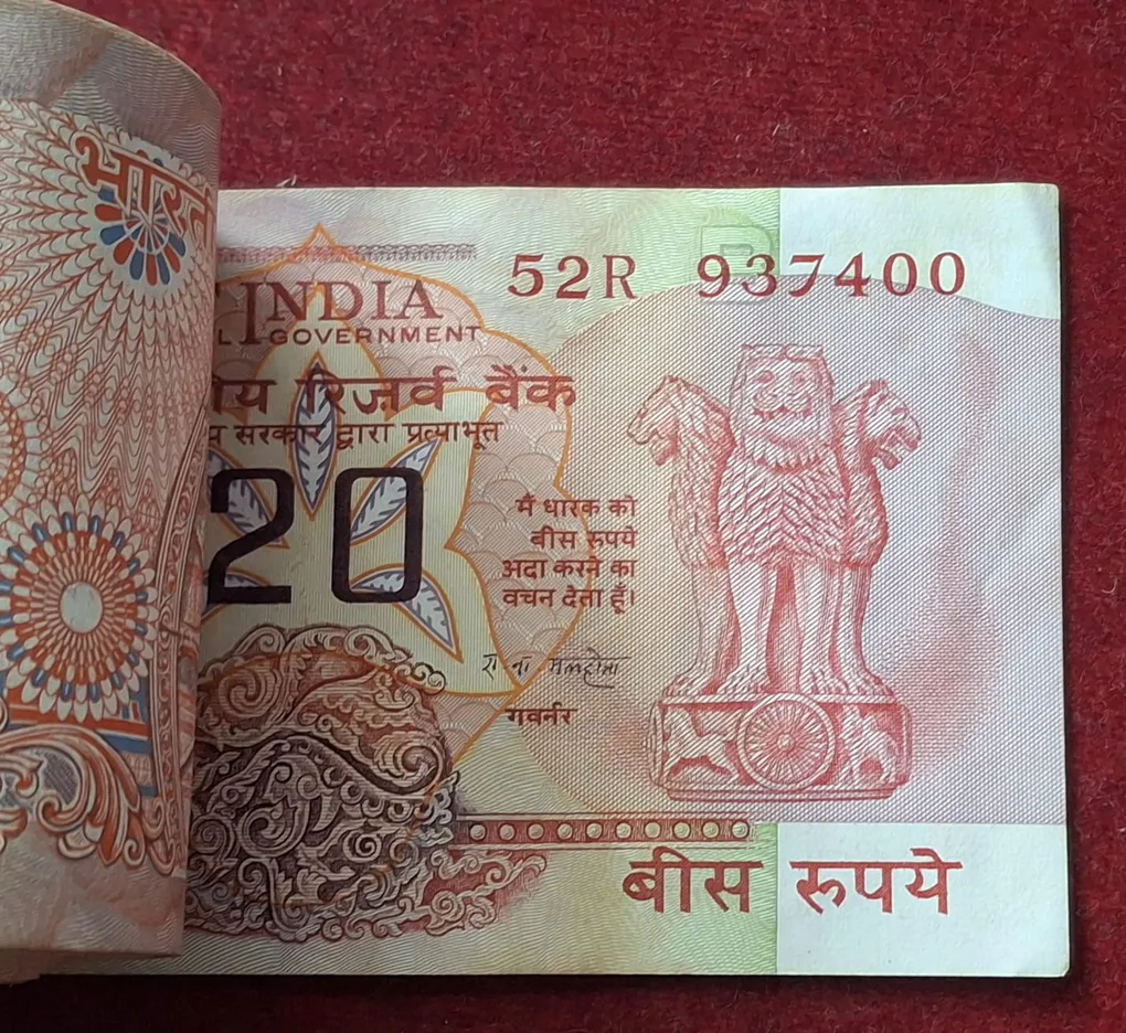 20 Rupees Governor R.n.malmhotra ( B Insert) Rare (100 Note) Serial Packet