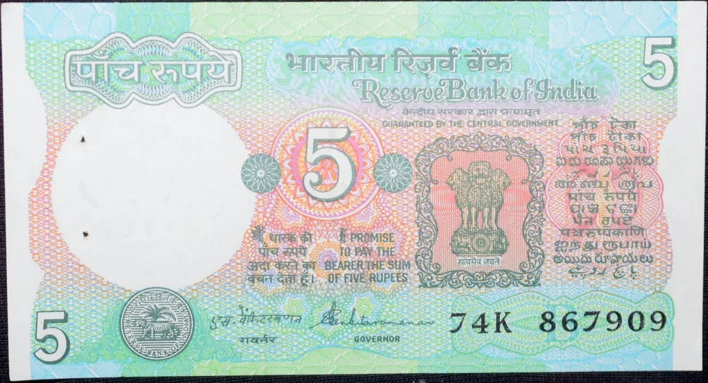 5 Rupees of Republic India (AD 1988) with Farmer ploughing with a tractor while sun is rising - S. Venkitaramanan Signature UNC