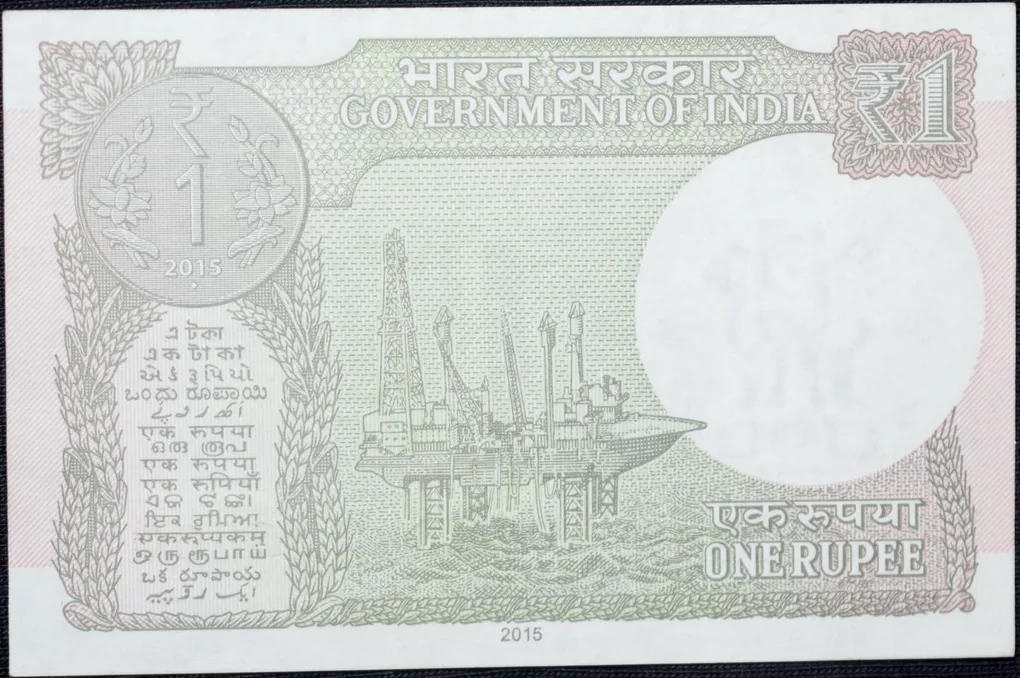 1 Rupee of Republic India (AD 2015) Rajiv Mehrishi Signature - Sagar Samrat - oil rig