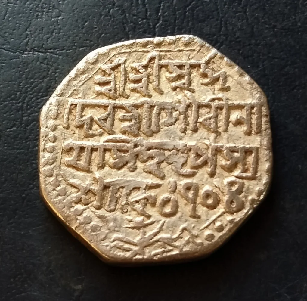 Indian North-Eastern Dynasties › Assam, Kingdom of 1 Rupee - Lakshmi Singha 1 Rupee - Lakshmi Singha - obverse1 Rupee - Lakshmi Singh Issuer Kingdom of Assam (Indian North-Eastern Dynasties) King Lakshmi Singha (Sunyeophaa) (1769-1780) Type Standard circulation coin Years 1692-1701 (1770-1779) Calendar Nepal - Saka era Value 1 Rupee Currency Rupee Composition Silver Weight 11.20g Diameter 22 mm Shape Octagonal (8-sided) Excellent condition as image Same and similar piece available