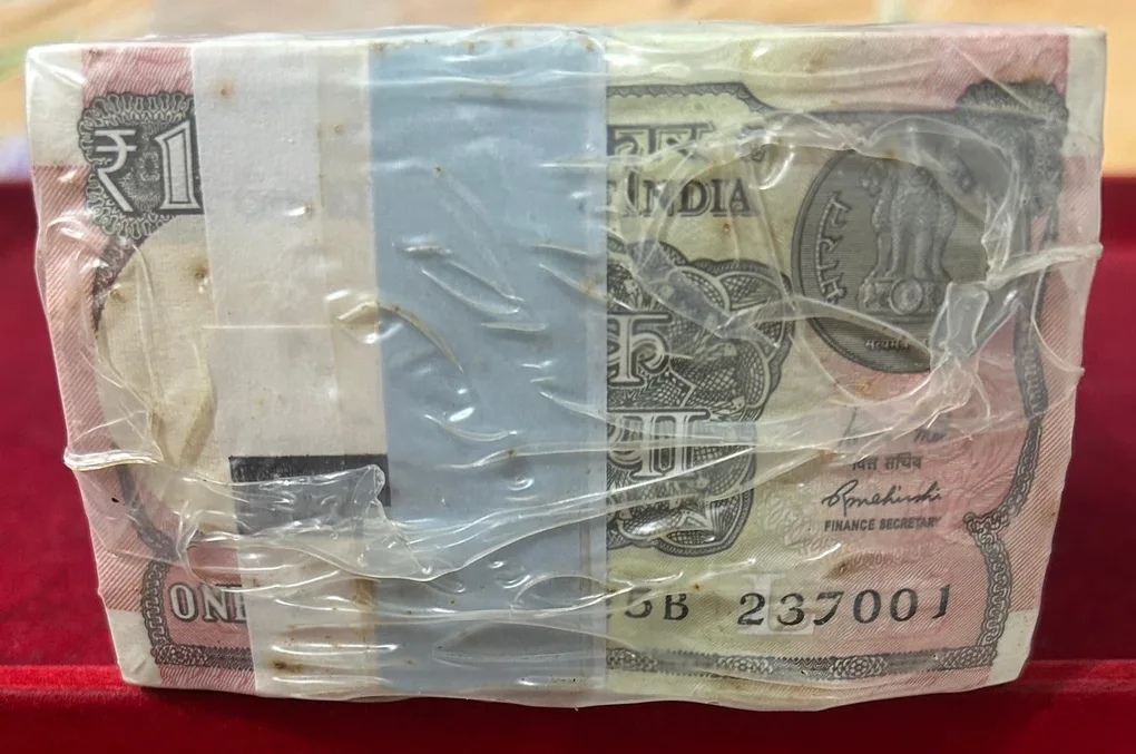 1 Rupees 2015 Sealed Pack Rim Old Issue Governor Rajiv Mehrishi 1000 notes Packed Rim