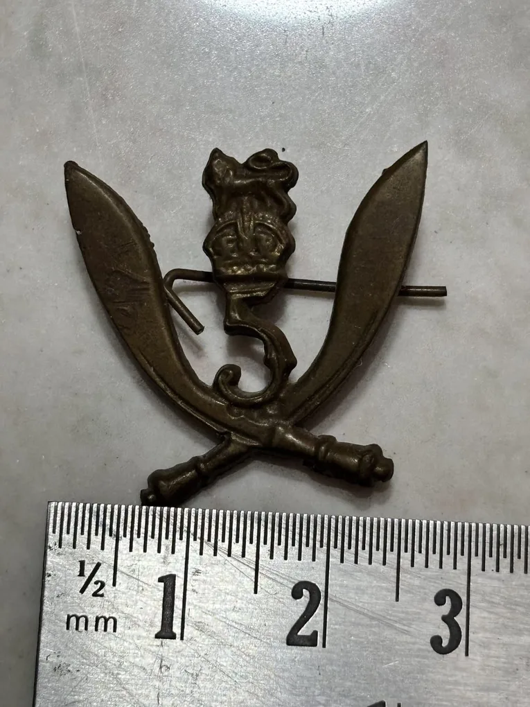 Royal Gurkha Rifles Black Cap Badge Rare