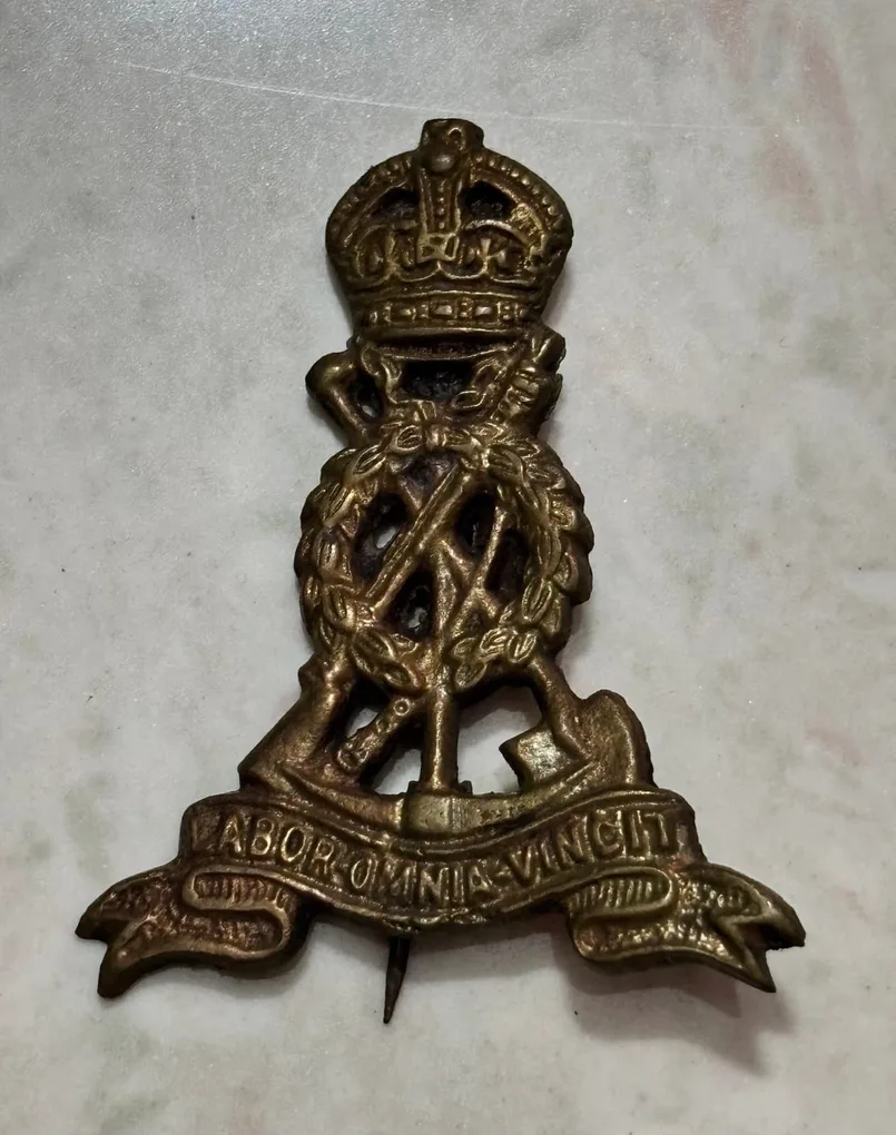 British Army Royal Pioneers Corps King Cap Badge