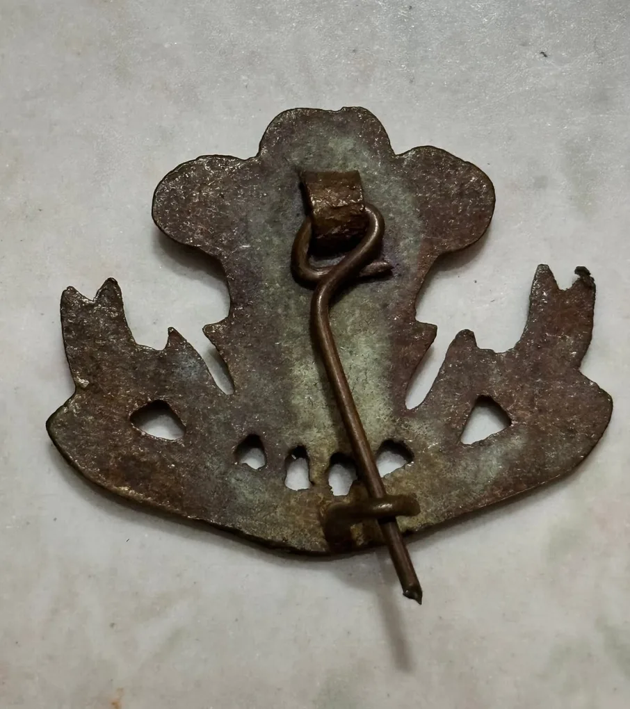 Welch regiment brass brooch badge