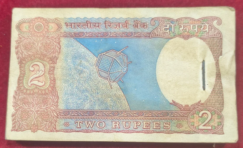 2 Rupees Satellite Goveron R.N. Malhotra (96 Note ) Seriel Packet