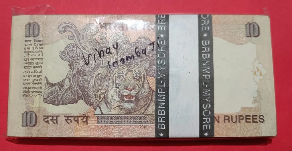 10 Rs Old Issue Bundle GEM UNC Condition Collectors Item