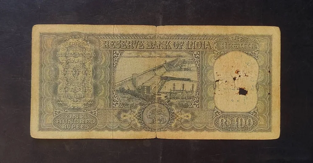 Reserve Bank of India 🏛️🏛️ 100 rs. note 💸💵💸 Signature of PC. Bhattacharya Diamond issue condition as imege Same and similar piece available
