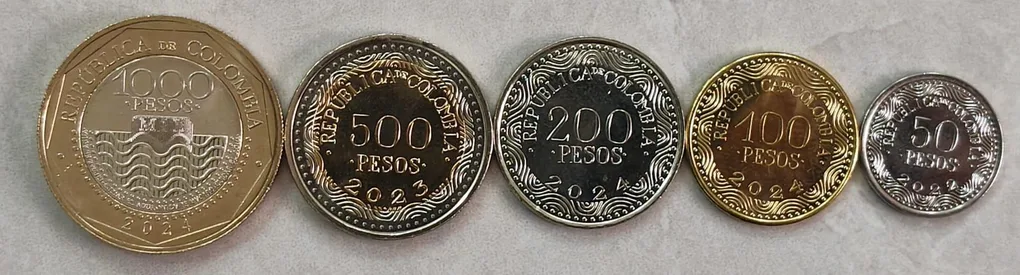Colombia 5 pcs set gem unc 2 coin bymetalic beautiful set sku ( z 1306
