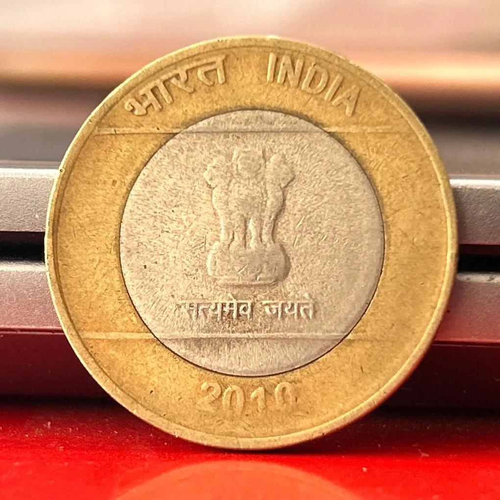 Rare and Unique 10 Rupee Coin 15 Leafs 2010 Calcutta Mint