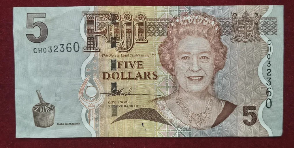 Fiji 5 Dollars - Elizabeth Rare Note #B-2