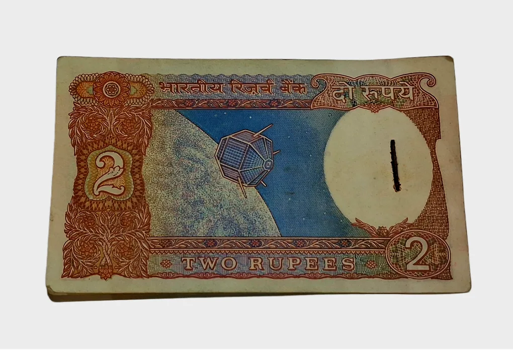 2 Rupees Old Satellite Issue Sign C. Rangarajan Serially 100 Notes Complete Bundle in High Collectable Grade.