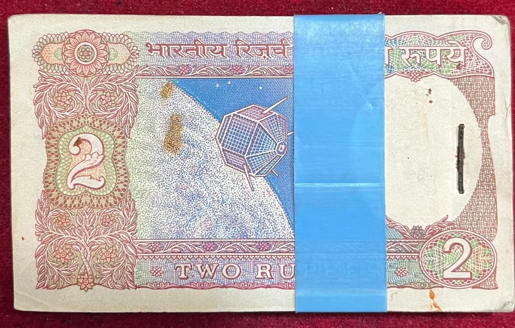 2 Rupees Setlight Governor R.N Malhotra Serical Packet