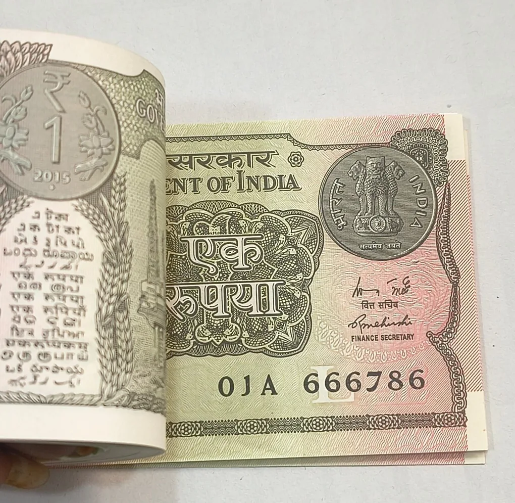 One Rupees 2015 Fancy Number Serial Packet 666786
