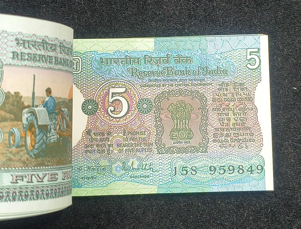 5 Rupees Tractor Governor R.N Malhotra Extremely Rare (100 Notes) Serial Packet