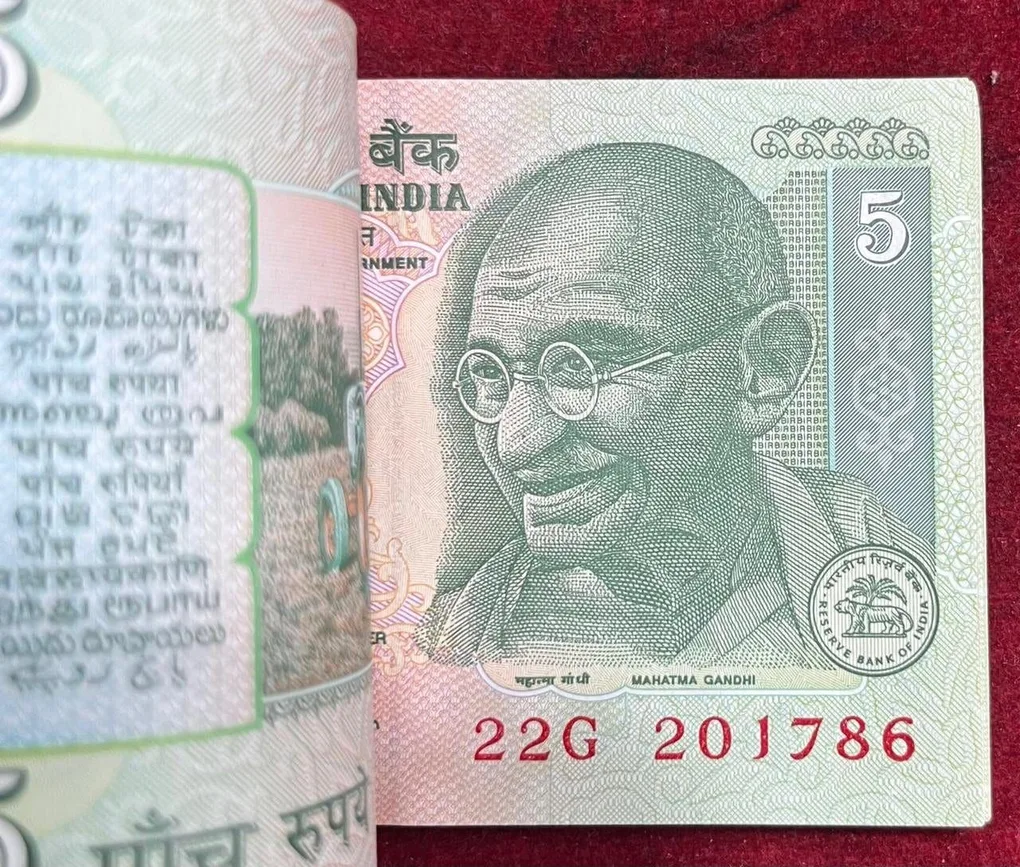 786 FANCY NUMBER 5 RUPEES GOVERNOR BIMAL JALAN RARE UNC (100 NOTE ) SERIAL PACKET