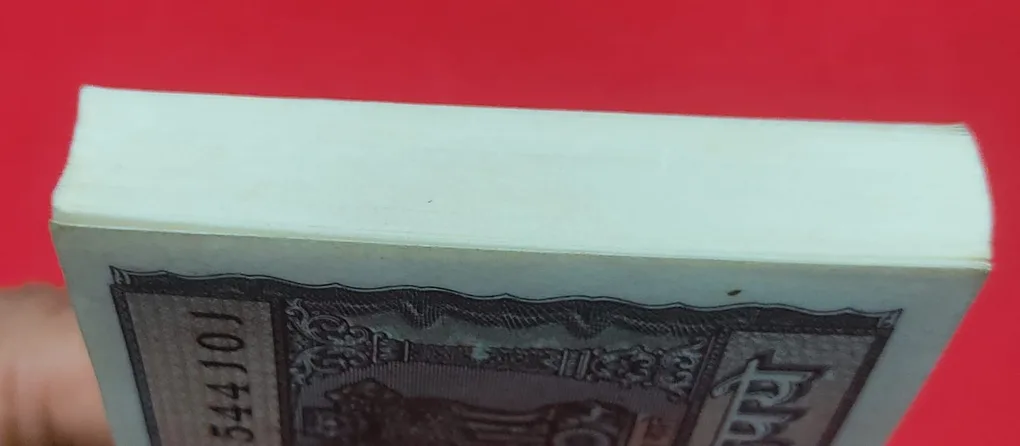 D -30 Ten Rupee Packet BOAT Issue Governer S. Venkitaramaman Chocolate Condition