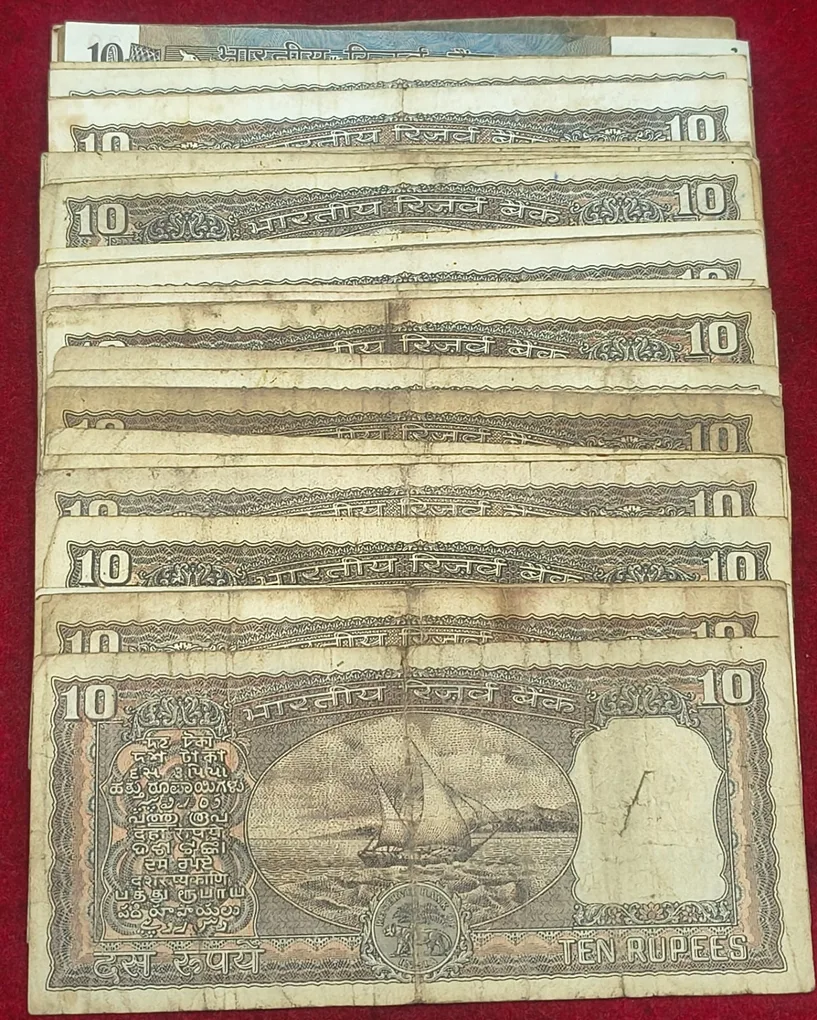 10 Rupees Old Issue Used Condition Mix Governor (50 Pcs Lott) # Sk-2