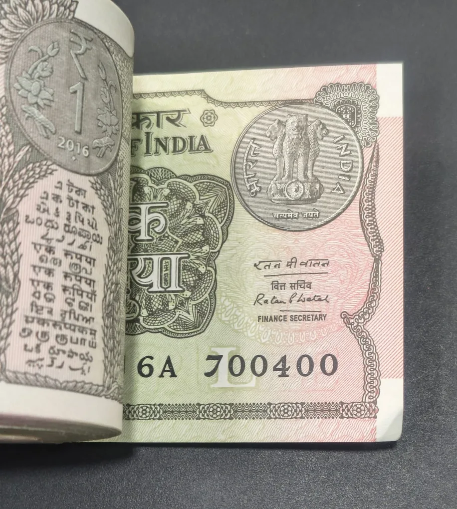 700301 - 700400 Fancy Number 1 Rupees 2016 (100 Note) Serial Packet #Sk-9