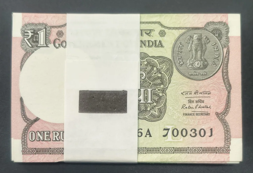 700301 - 700400 Fancy Number 1 Rupees 2016 (100 Note) Serial Packet #Sk-9