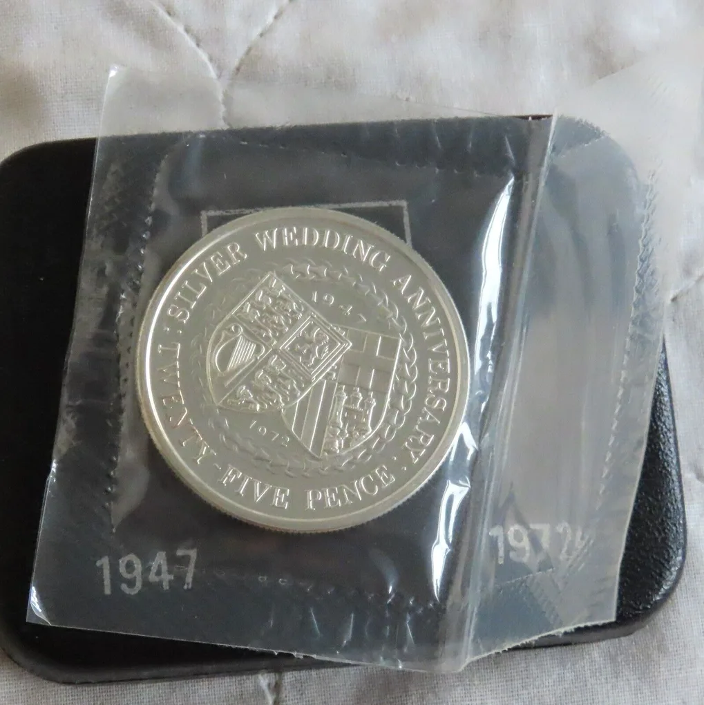 ISLE of MAN 1972 Silver Wedding Silver Proof 25 Pence Crown - mint sealed/boxed Composition Silver (.925) Weight 28.28 g