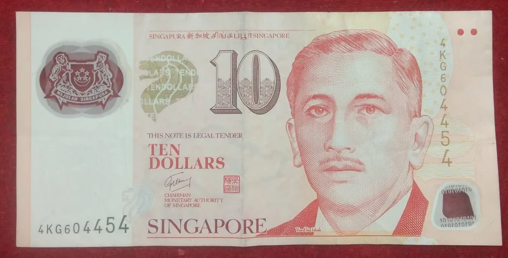 Singapore 10 Dollars Rare Note Polymer # B-2