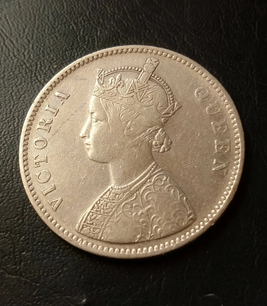 Victoria Queen 👑👑 Year. 1862 Dot variety 1862+10 dots=1872 year. Weight 11.5 GM Original Gauarantee Excellent Condition M 9314191234 ( what's app)