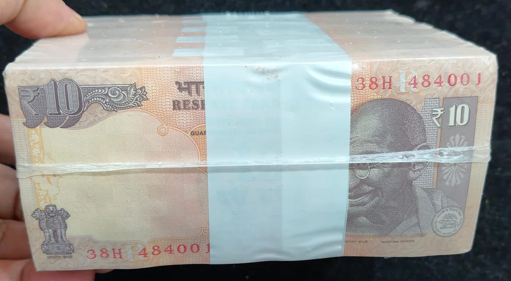 10 Ruppes old ishu subbarao mint pack rim 1000 note with tripling number fancy rim 484848 pack rim