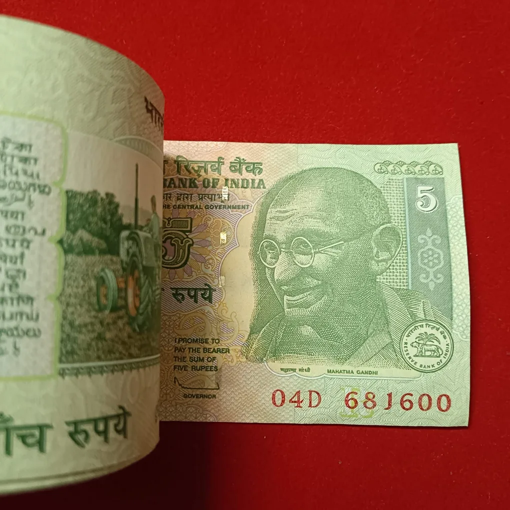 Five Rs Mahatma Gandhi Bundle Governor D.Subaraw Gem Unc Condition 681501