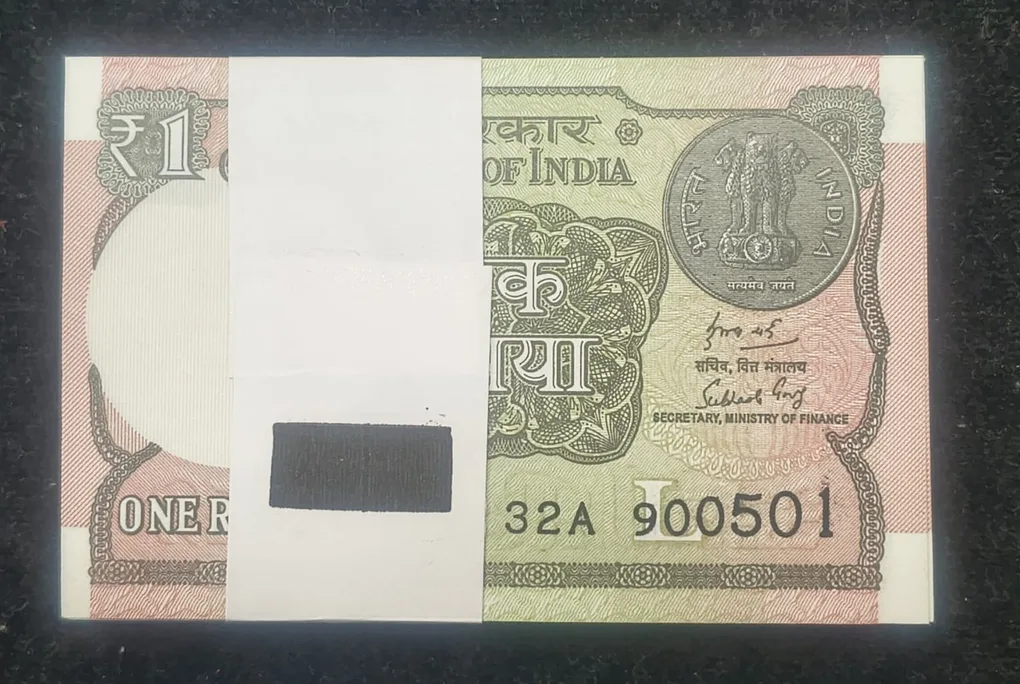 Semi Fancy One Rupees 2018 Serial Packet GEM UNC