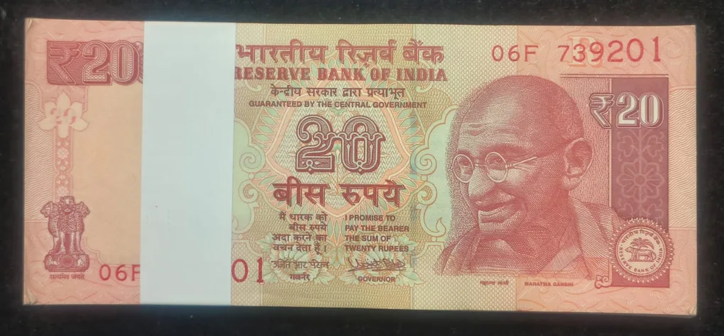 20 Rupees Old Issue Governor Urjit Patel ( R Insert 2017 ) Serial Packet GEM UNC