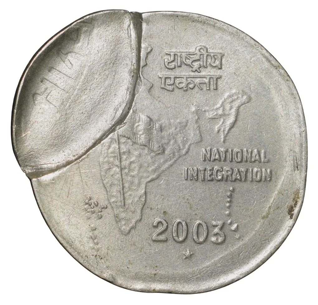 Copper-Nickel 2 Rupees of Republic India (AD 2003) of Hyderabad Mint Die-Shifting & Partial Brokage/Lakhi Error