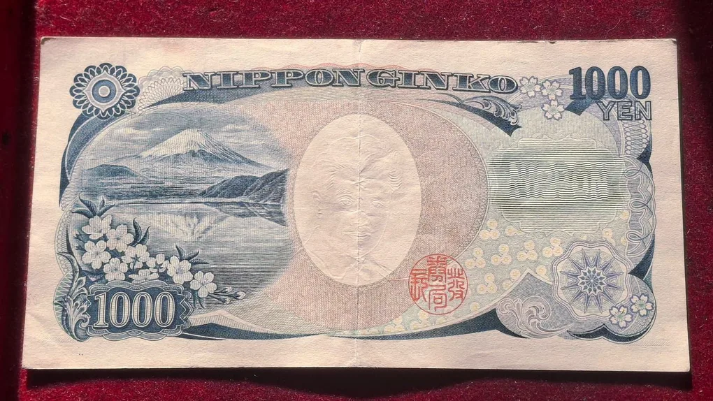 Japan 1000 Yen Rare World Note #B2