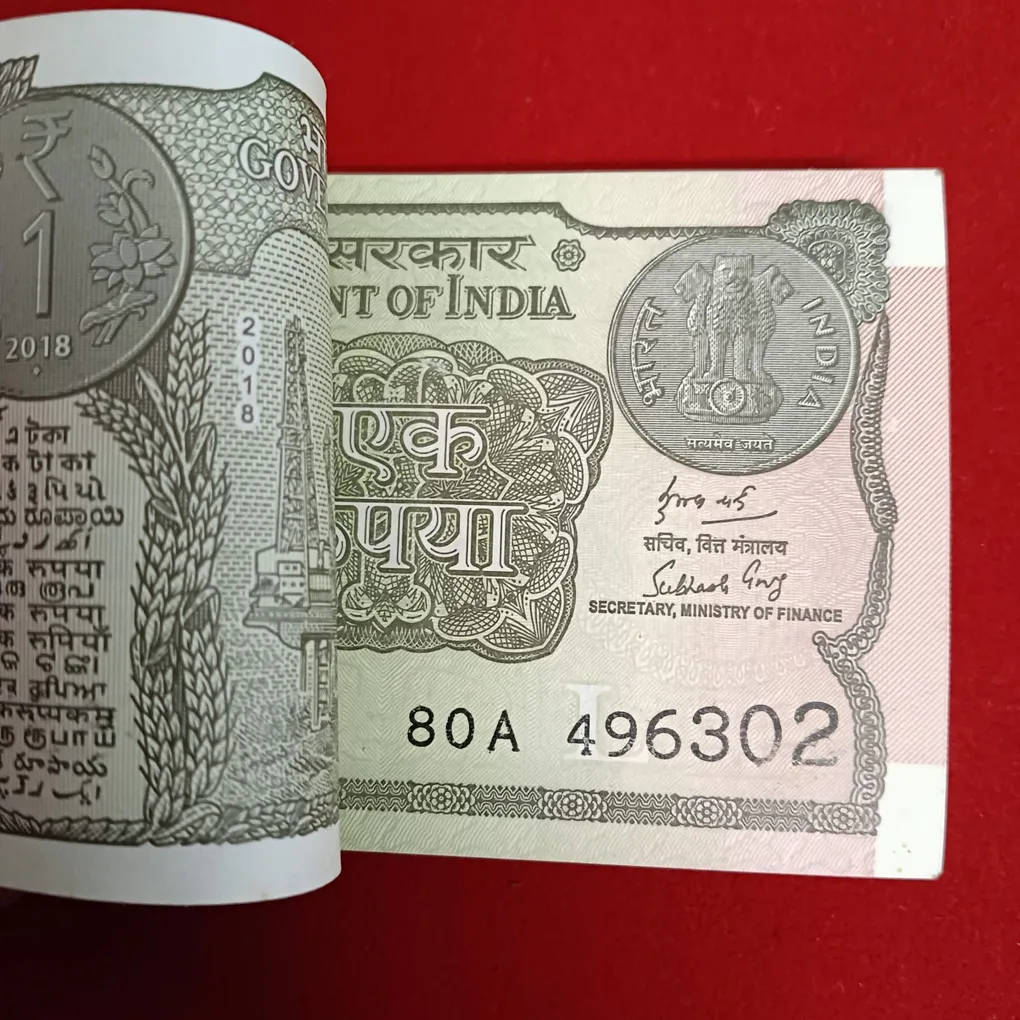 One Rs Full Bundle Finance Secretary Subash Garg 2018 Year Unc Condition 496301