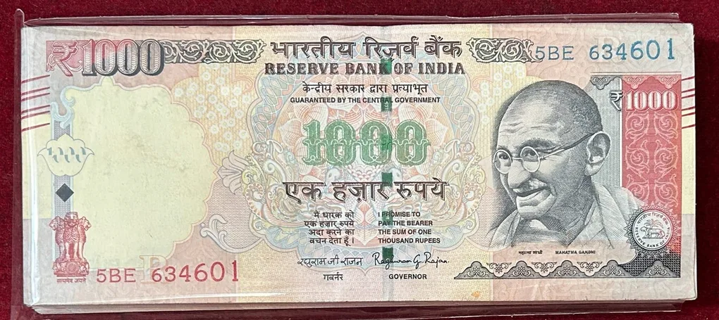 1000 Rupees serieal packet 2016 Raghuram Rajan telescope Number unc seriel 100 note packet