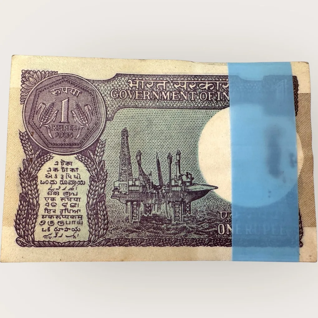 A 48 Re 1 India Banknote Serial Bundle Plain Inset Signed By S Venkataraman 1985 Issue Unique and Rare