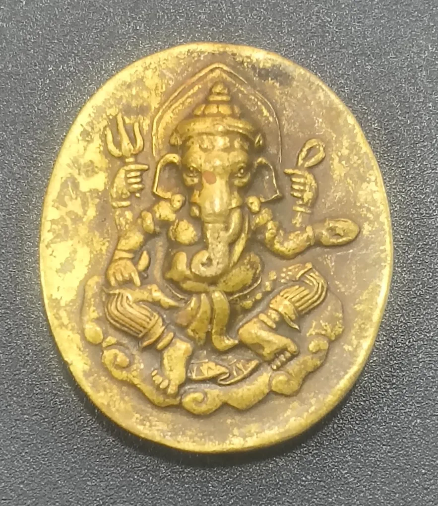 Thai Amulet: The Great Master Hermit Medallion with Ganesha on the Back) Old Medallion Token#D-239