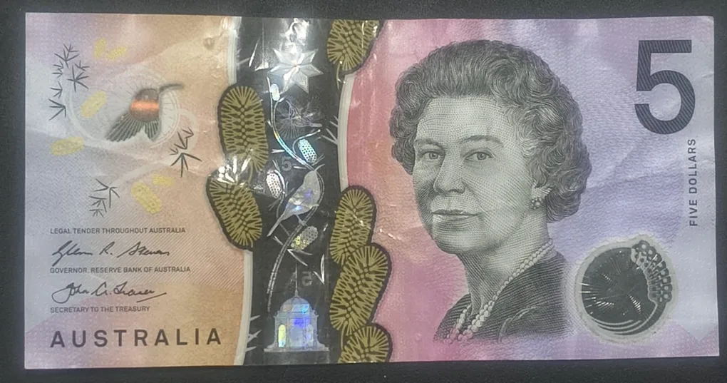 Australia 5 Dollars Rare Polymer World Note#B2