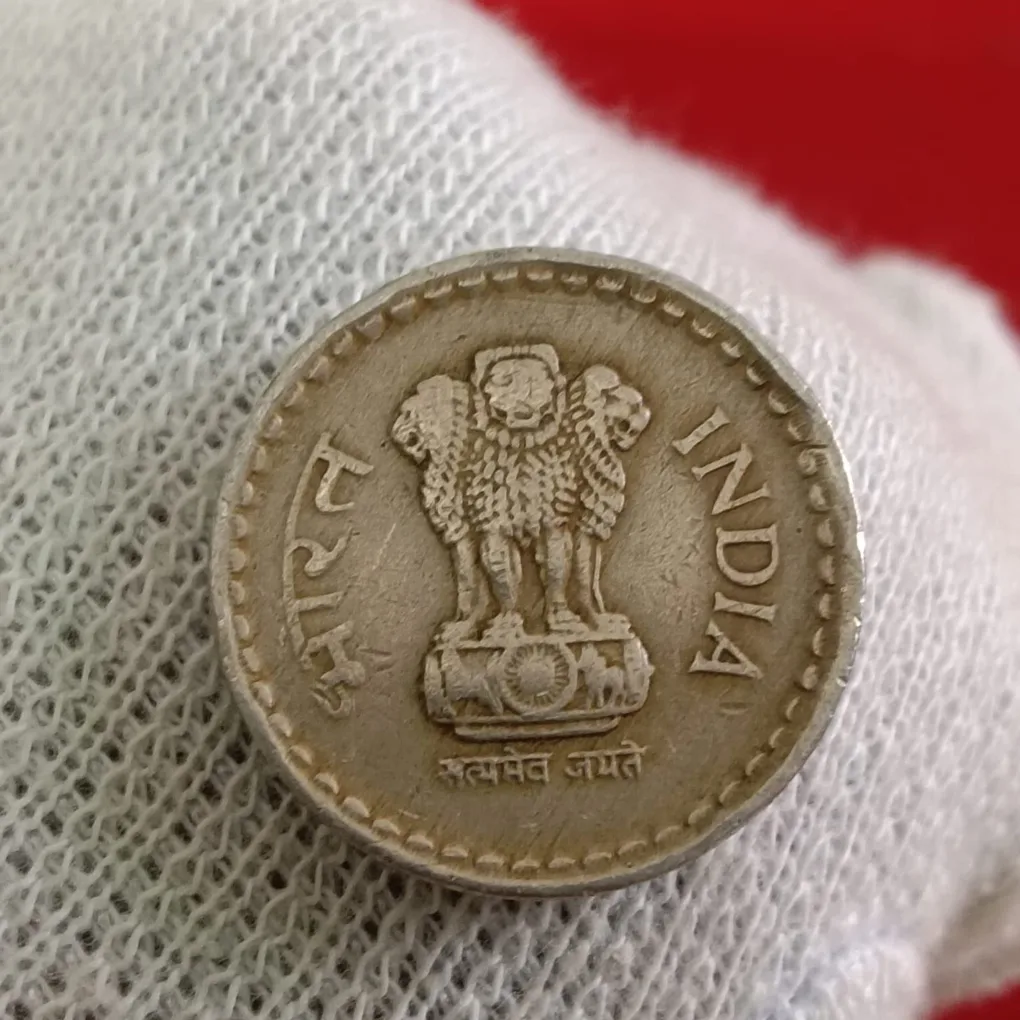 Five Rs Rare Copper Nickel Coin 2004 Year Hyderabad Mint Republic of India 05
