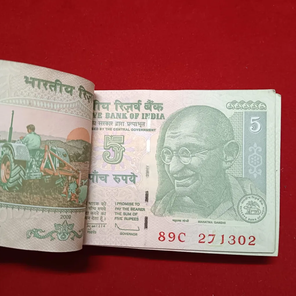 Five Rs Mahatma Gandhi Bundle Governor D.Subaraw Unc Condition 2009 Year 271301