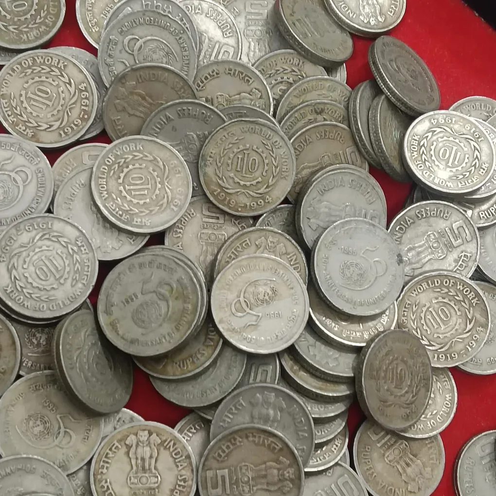 Five Rs Scare Copper Nickel Coins ILO Or United Nations 100 Pcs Given