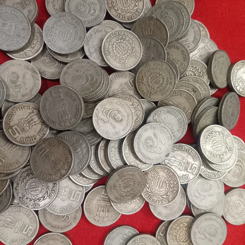 Five Rs Scare Copper Nickel Coins ILO Or United Nations 100 Pcs Given