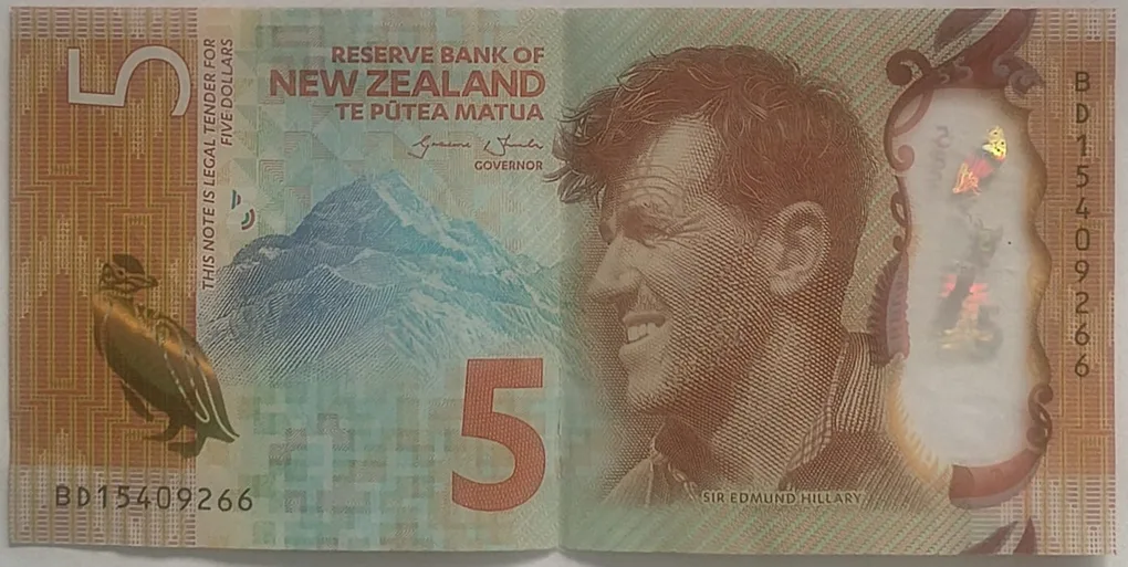 New Zealand 5 Dollar Rare Polymer Note #B2
