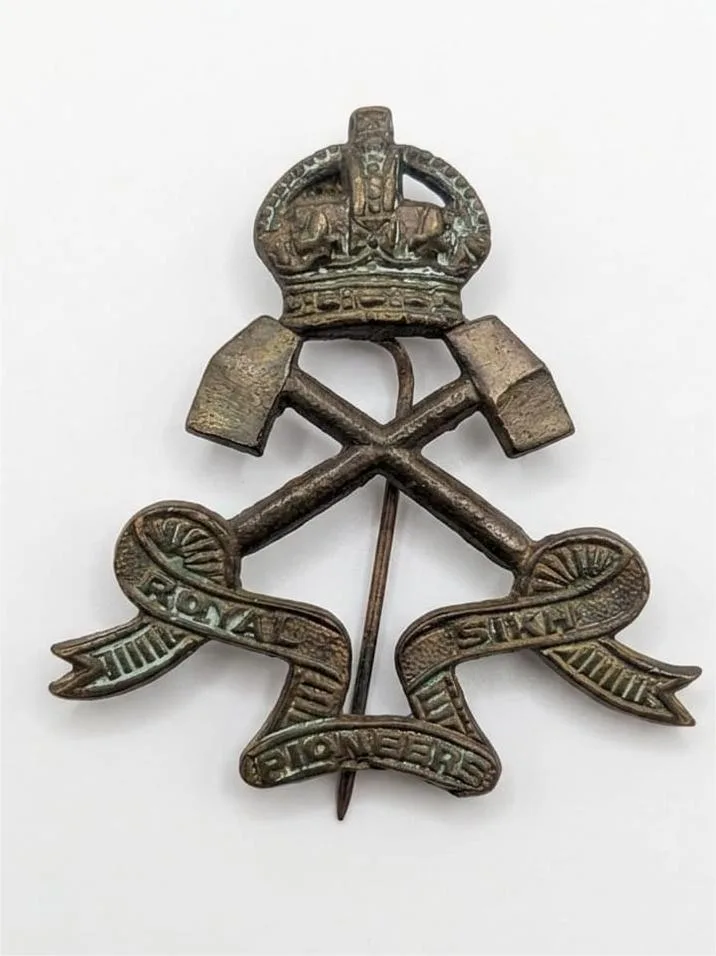 Genuine Indian Army 2nd Bombay Pioneers Cap Badge Maker Marked Medal #AA-53