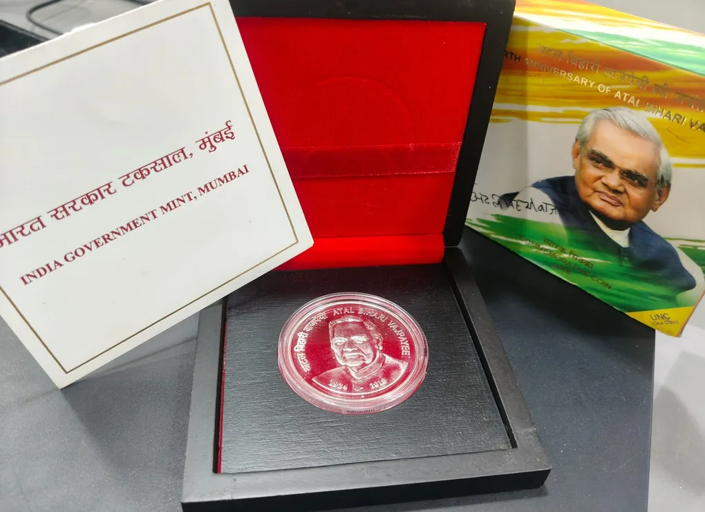 Rare 2018 Atal Bihari Vajpayee Mumbai Mint Rare 100 rs coin ((UNC Set))