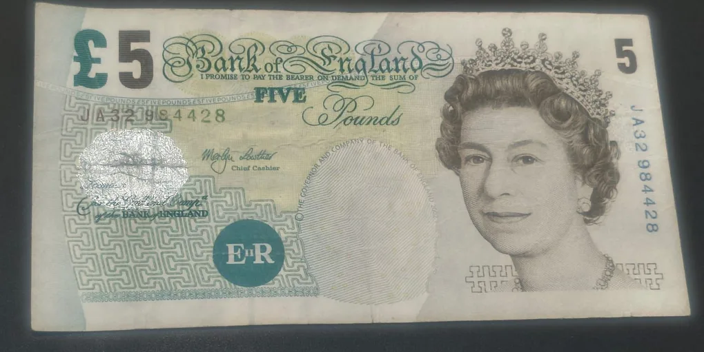 England 5 Pound Elizabeth II Old Issue Rare Note #B2