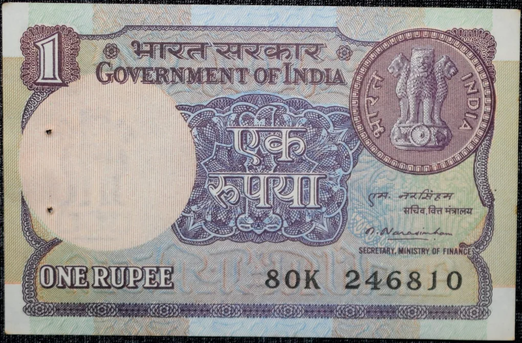1 Rupee of Republic India (AD 1981) M. Narasimham Signature - Violet color. Smaller watermark window and numbers to the left. Large ornamental 1 in the centre Rare