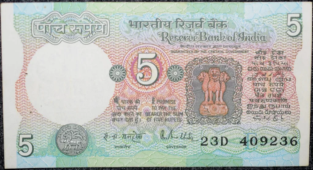 5 Rupees of Republic India (AD 1985-1990) with Farmer ploughing with a tractor while sun is rising - R.N. Malhotra Signature